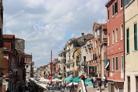 Venezianische Gasse am Markttag
