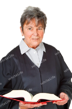 Juristin mit Gesetzbuch feigestellt auf weissem Hintergrund