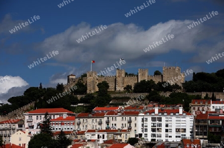 Das Castelo de Sao Jorge im Zentrum von Lissabon in der Hauptstadt von Portugal in Europa.