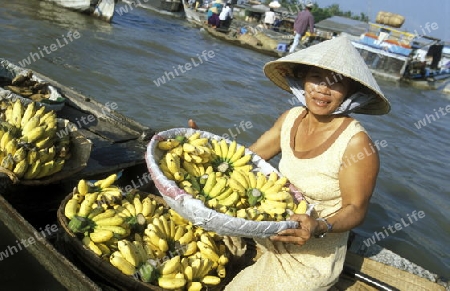 Auf dem Schwimmenden Markt auf dem Mekong River in der Stadt Cantho im Mekong Delta im sueden von Vietnam in Suedostasien.  