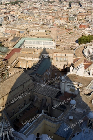 Rom - Schatten der Basilika - Kuppel