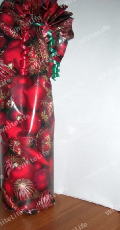 Weinflasche im Weihnachtskleid