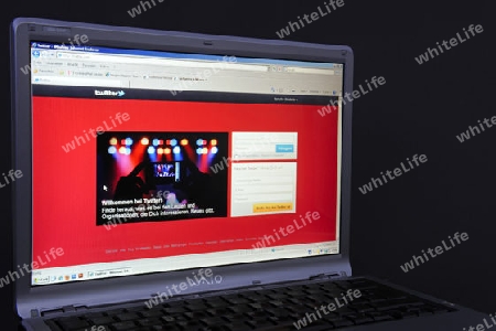 Website, Internetseite, Internetauftritt des sozialen Netzwerk Twitter auf Bildschirm von Sony Vaio  Notebook, Laptop