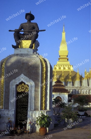 Das Wahrzeichen That Luang in der Hauptstadt Vientiane in Laos in Suedost Asien.