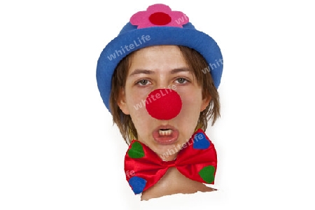 Portrait eines jungen Clowns auf weissem Hintergrund