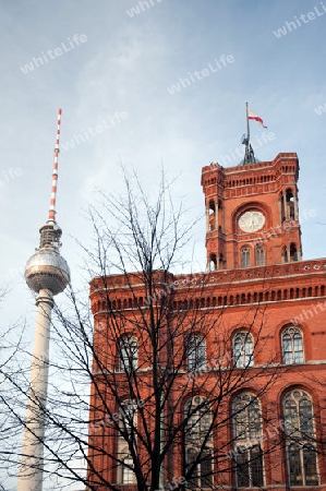 Berlin - Das Rote Rathaus mit Fernsehturm