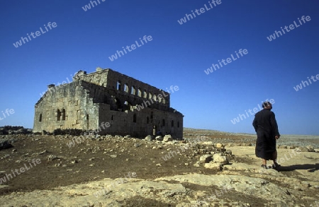 Die Ruine der Basilika von Mushabbak bei Aleppo im Norden von Syrien im Nahen Osten