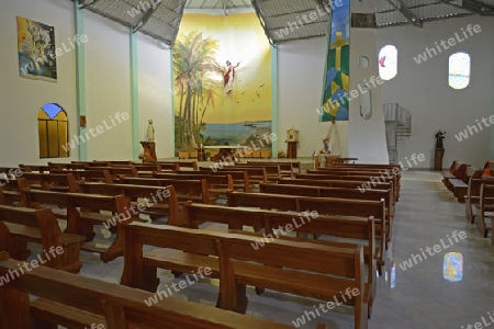 Innenraum der neuen katholischen Kirche in  Puerto Villamil,   Insel Isabela,  Galapagos , Unesco Welterbe, Ecuador, Suedamerika