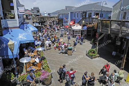  Pier 39 und Fisherman`s Wharf, Touristisches Zentrum  San Francisco, Kalifornien, USA
