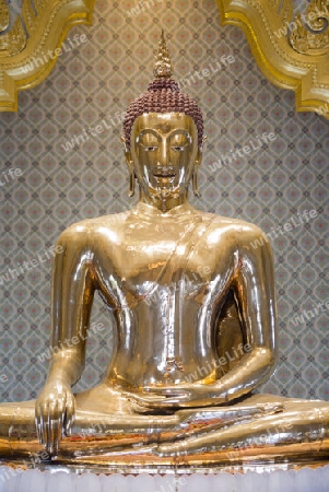 The Gold Buddha at the Temple Wat Traimit in the China Town of Bangkok in Thailand in Southeastasia.