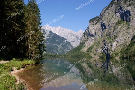 Der Watzmann spiegelt sich im Obersee