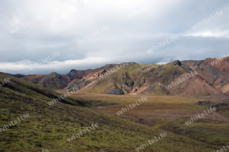 Der S?dwesten Islands, Tal vor Vulkan-Kulisse in Landmannalaugar