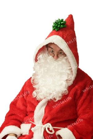 Weihnachtsmann mit einer Geschenkschleife auf weissem Hintergrund