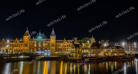 Amsterdam Hafen bei Nacht