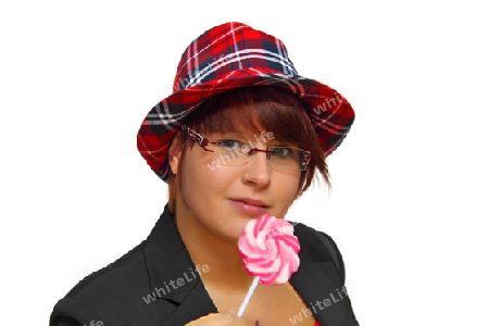 Portrait einer jungen attraktiven Frau mit Hut.