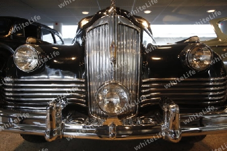 Ein Nobles Auto der Zeit der Sowjetunion welches von der Sowjetischen Regierung gefahren wurde und jetzt im Motormuseum ausserhalb von Riga der Hauptstadt von Lettland zu sehen ist