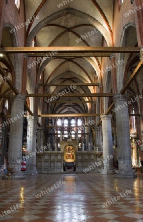 Venice - interior der Kirche Santa Maria dei Frari