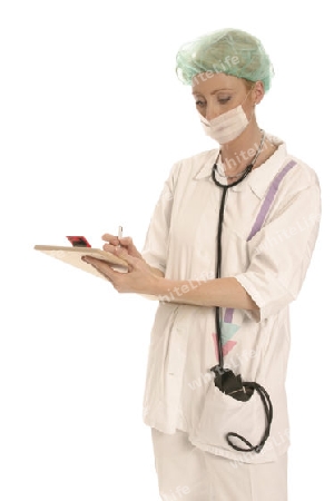 Krankenschwester mit Mundschutz bei der Visite
