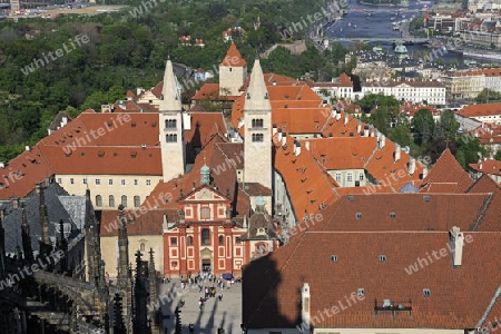 Blick vom S?dturm ueber das Gel?nde der Burg von Prag, Hradschin, UNESCO-Weltkulturerbe, Tschechien, Tschechische Republik, Europa