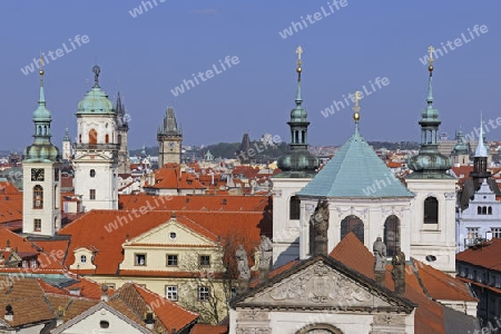 Blick vom Altstaedter Turm ueber die Daecher der  Altstadt am Abend ,  Prag, Boehmen, Tschechien, Europa