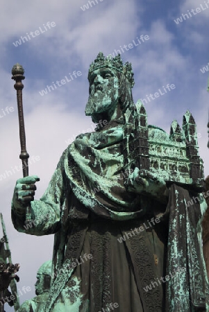Statue des Kaisers Heinrich dem II. auf dem Maximilianbrunnen in Bamberg.