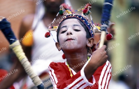 Asien, Indischer Ozean, Sri Lanka,Ein traditionelles Neujahrs Fest mit Umzug im Kuestendorf Dalawella an der Suedkueste von Sri Lanka. (URS FLUEELER)