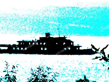 Ausflugs-Schiff in glitzerndem See in Falschfarben 2