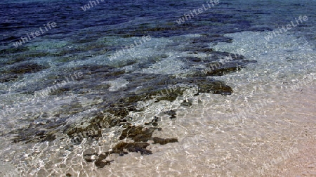 00059 Strand mit klarem Wasser