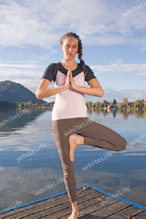 Frau beim meditieren 
