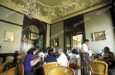Das Cafe Gerbeaud in der Hauptstadt von Ungarn in Osteuropa..
