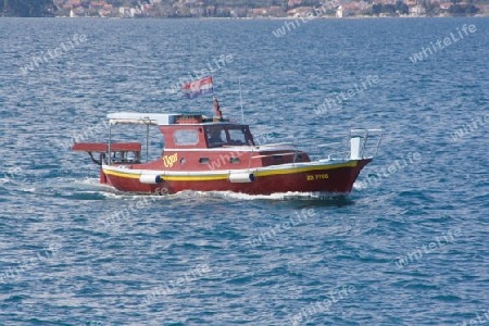 Fischerboot vor der Kueste Zadars in Croatien
Fishing boat off the coast of Zadar in Croatia