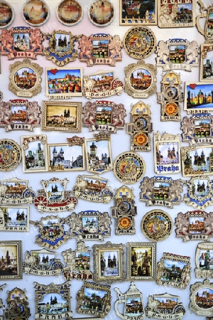 diverse Magneten als Souvenir zum Verkauf, Prag, Boehmen,  Tschechien, Europa