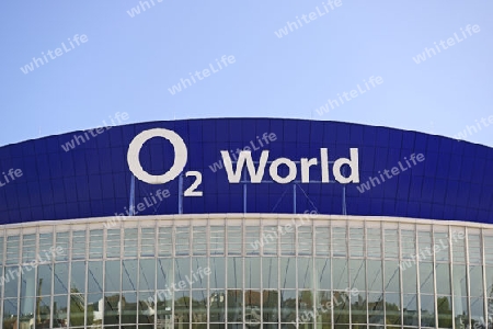 Schriftzug O2World an der bis zu 18000 Zuschauer fassenden Mehrzweckhalle in Berlin, Mitte, Deutschland, Europa, oeffentlicherGrund