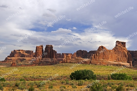"Couthouse Towers" im Abendlicht, Arches Nationalpark, Utah, USA