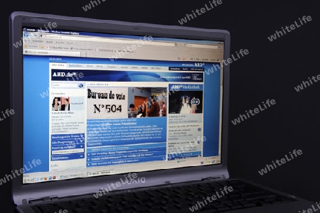 Website, Internetseite, Internetauftritt des Fernsehsenders ARD  auf Bildschirm von Sony Vaio  Notebook, Laptop