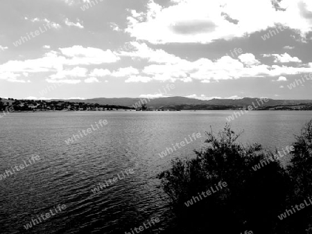 Sardisches Binnenland mit dem "Lago del Coghinas" in Schwarz-Wei?