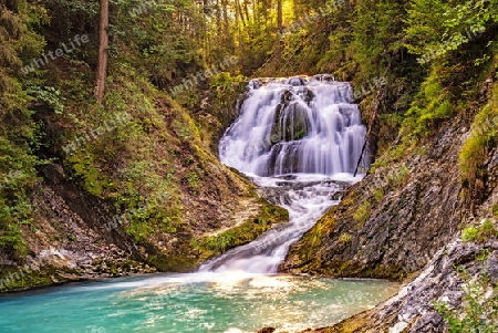 Der Obernachkanal-Wasserfall 