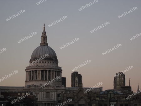 St. Pauls Cathedral bei D?mmerung