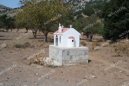 Kreta, Miniaturkirche  auf einem Feld