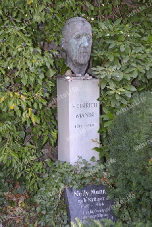 Ehrengrab des Schritstellers Heinrich Mann ,  Dorotheenstaedtischer Friedhof, Berlin Mitte, Deutschland, Europa