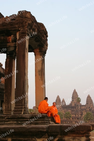 M?nche vor dem Angkor Wat