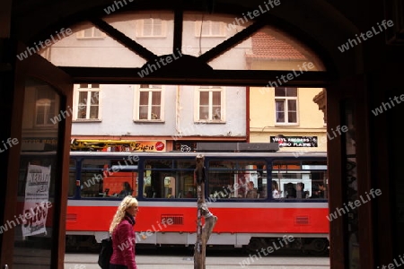 Die Einkaufsstrasse Obchodna in der Altstadt von Bratislava der Hauptstadt an der Donau in  der Slowakei in Osteuropa.  