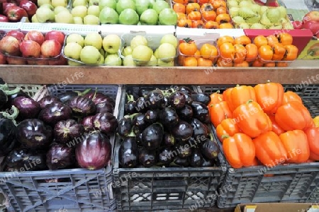 Kisten mit Gemüse und Obst. Israel, Nazareth