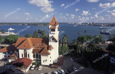 Die St. Joseph Cathedral am Hafen  der Hauptstadt Dar es Salaam an der Ost-Kueste Tansania am Indischen Ozean.        