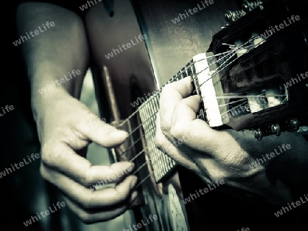 Gitarre spielen