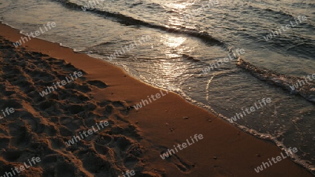 Sand und Wasserglanz