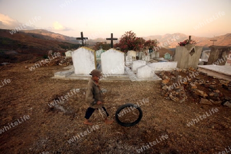 Ein Friedhof im Bergdorf Maubisse suedlich von Dili in Ost Timor auf der in zwei getrennten Insel Timor in Asien.  