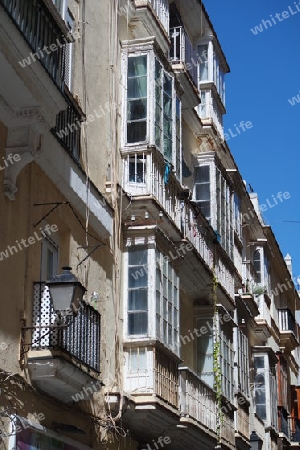 Hausfassaden in Cadiz, Andalusien