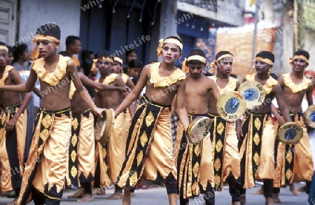 Asien, Indischer Ozean, Sri Lanka,
Ein traditionelles Neujahrs Fest mit Umzug im Kuestendorf Dalawella an der Suedkueste von Sri Lanka. (URS FLUEELER)






