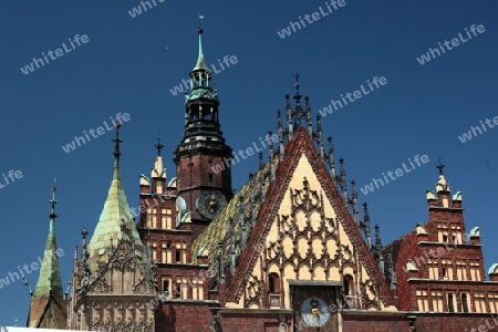 Das Rathaus auf dem Stray Rynek Platz  in der Altstadt von Wroclaw oder Breslau im westen von Polen.